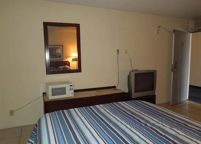 Central Plaza Hotel *